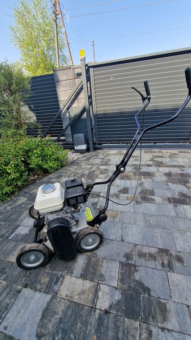 Wertykulator spalinowy firmy Honda.