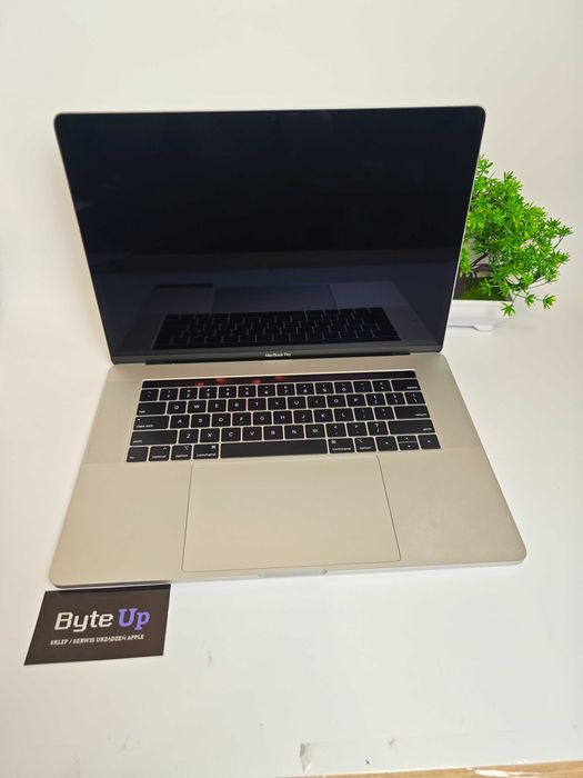 Apple MacBook Pro 15" (A1990, 2018) – i9 / 32GB RAM / 1TB SSD | ByteUp