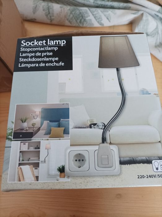 Candeeiro de braço flexível.