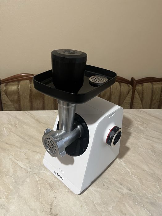 Мʼясорубка Bosch MFWS420W в гарному стані