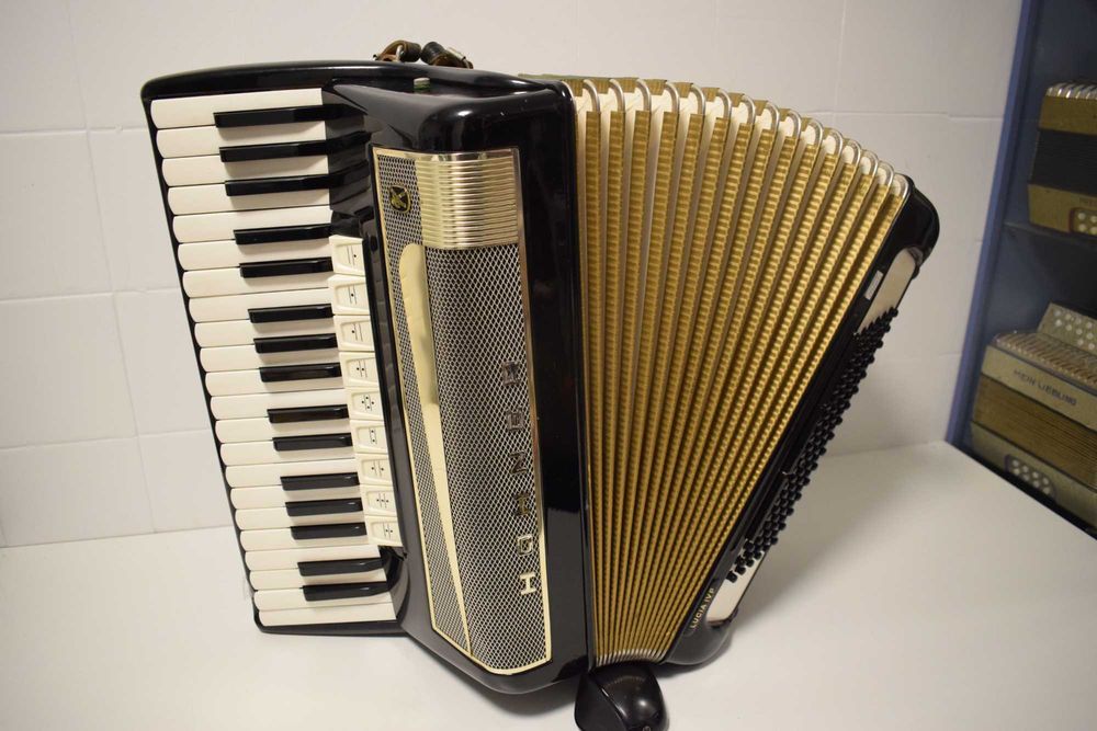 Acordeao Hohner Lucia IV P 4 Voz 96 Baixos,N 161