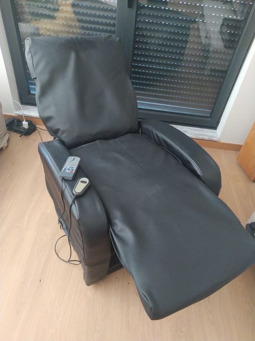 Cadeirão reclinável e elevatório com massagem