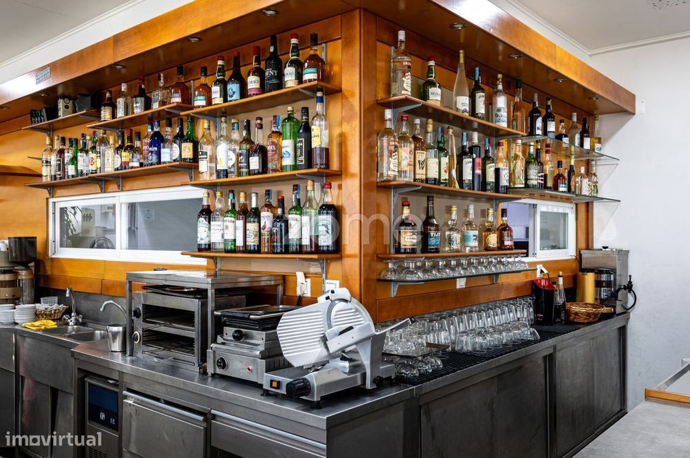Restaurante a funcionar, Renda 1.000€ em Porto Salvo, 100 Lugares