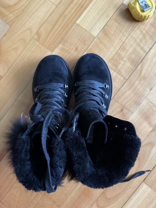 Взуття жіноче зимове Estro черевики