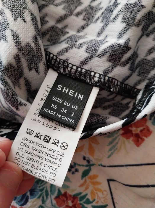 Saia XS/34, Shein, nova. Tenho bolero a condizer