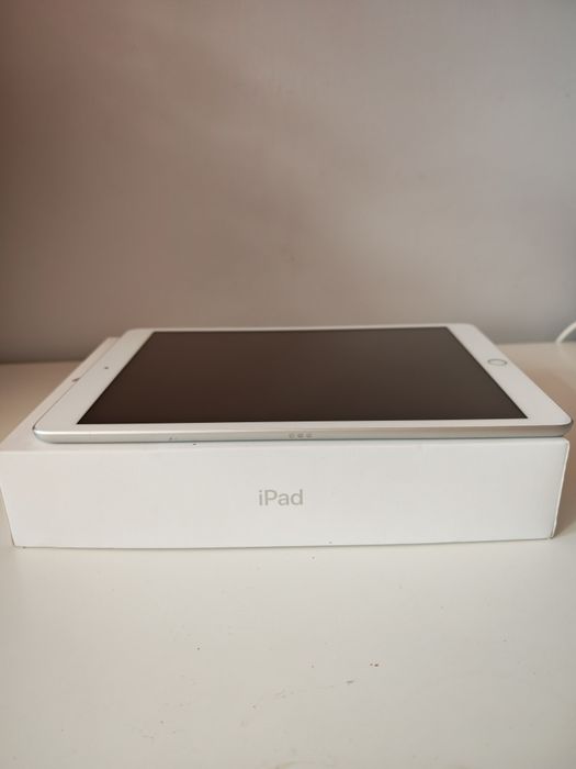 Tablet APPLE iPad 10.2" 8 gen. 32 GB Wi-Fi Srebrny
