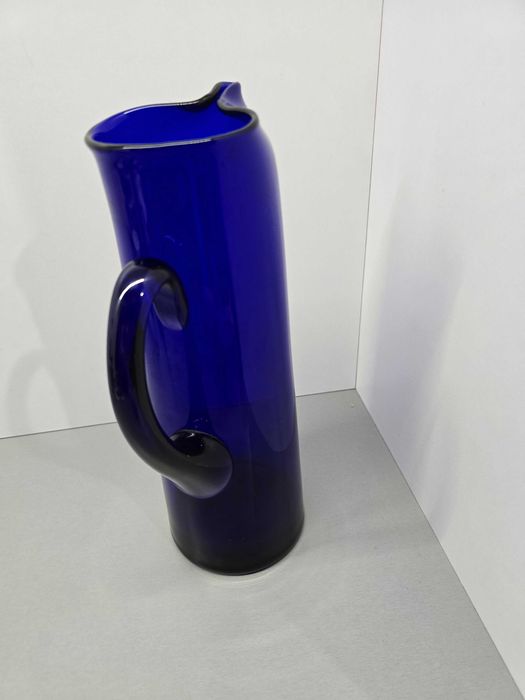 Dzbanek kobaltowy z okresu PRL-U