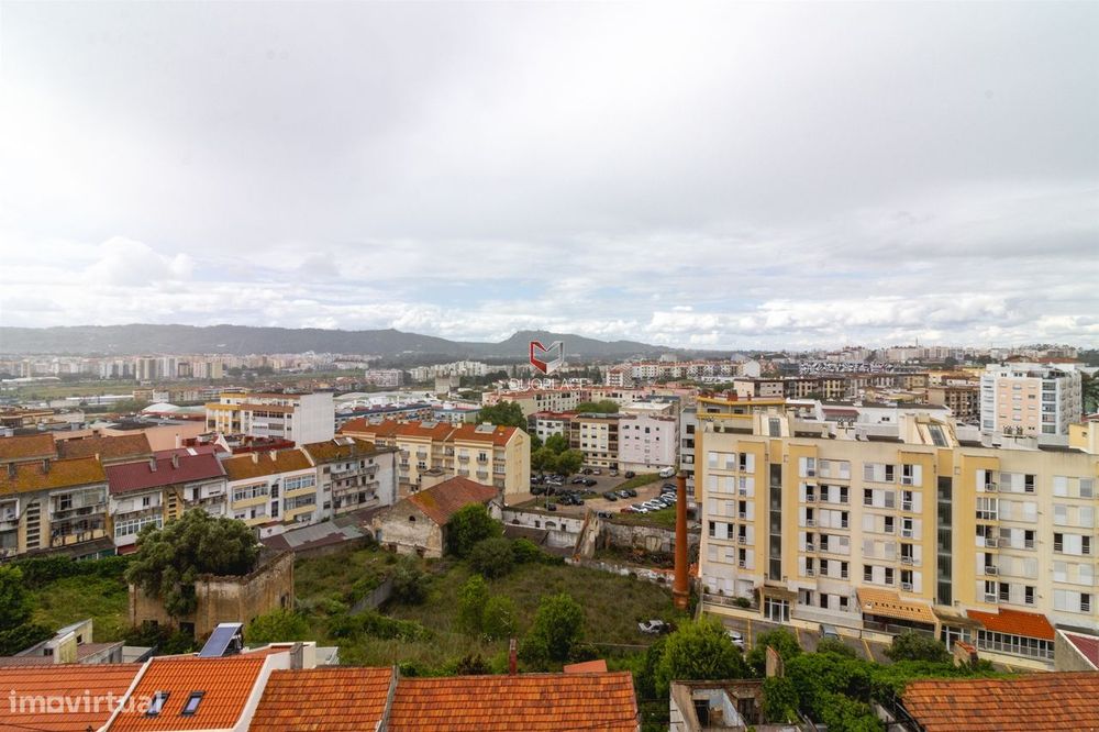 T2 com Vista Deslumbrante no Coração de Setúbal – 7º Andar com Elevado