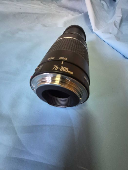 Objetiva Canon EF 75-300mm f/4-5.6 II
