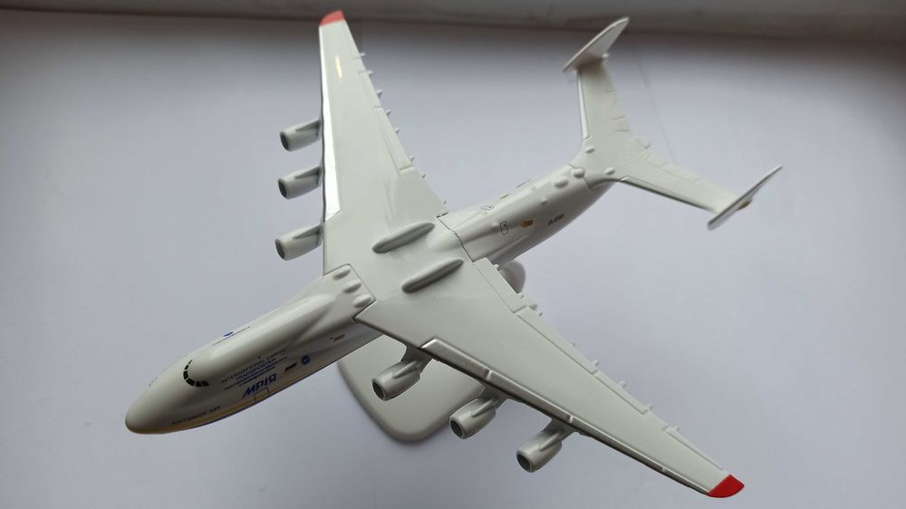 Модель літака Ан-225 Мрія металічна 1:400