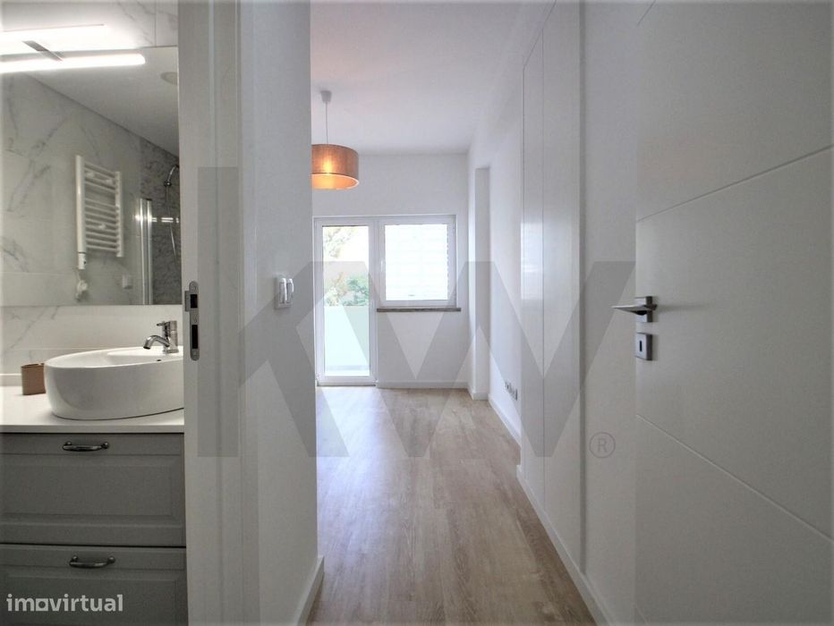 Apartamento T4 Remodelado a 4 min da Praia – Paço de Arcos