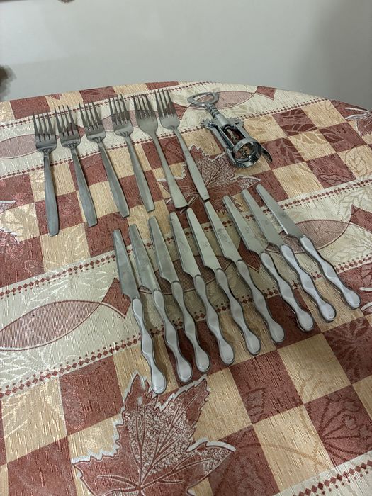 Столовий набір, приборів