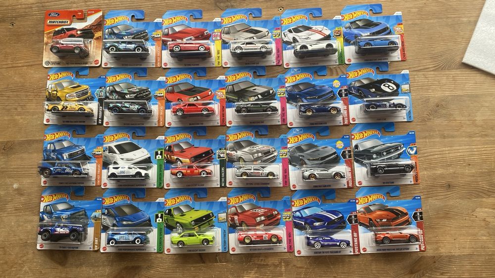 Hot wheels іграшки , колекційні машинки в гарному новому стані