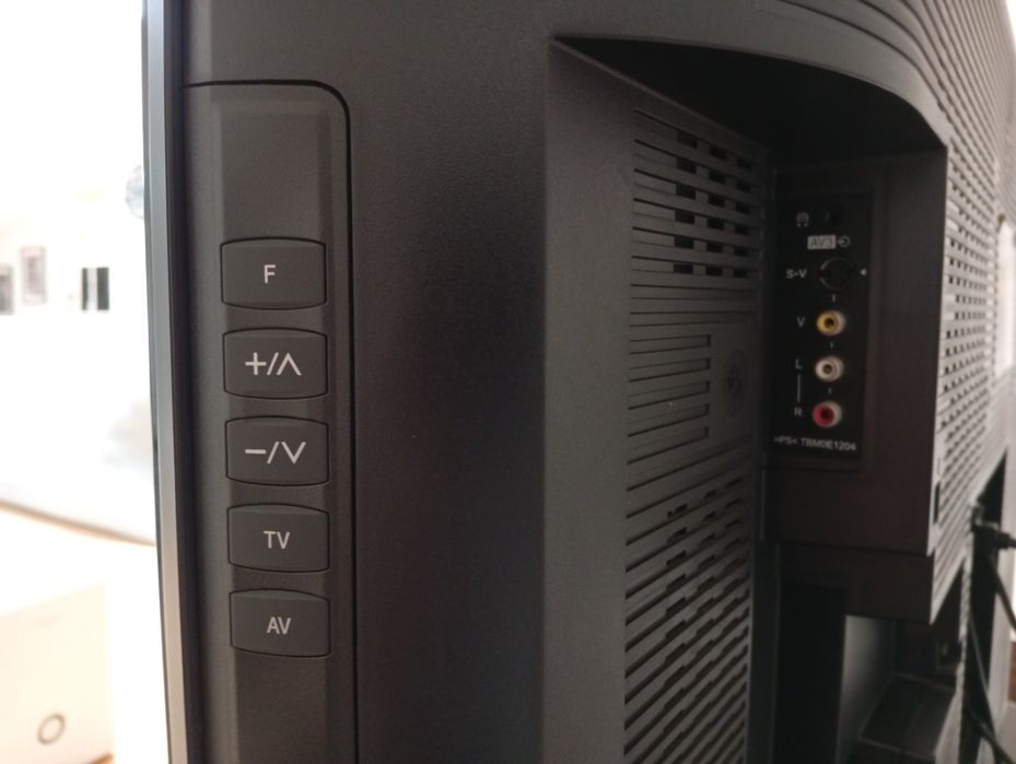 Televisão LCD Panasonic 37" + Móvel