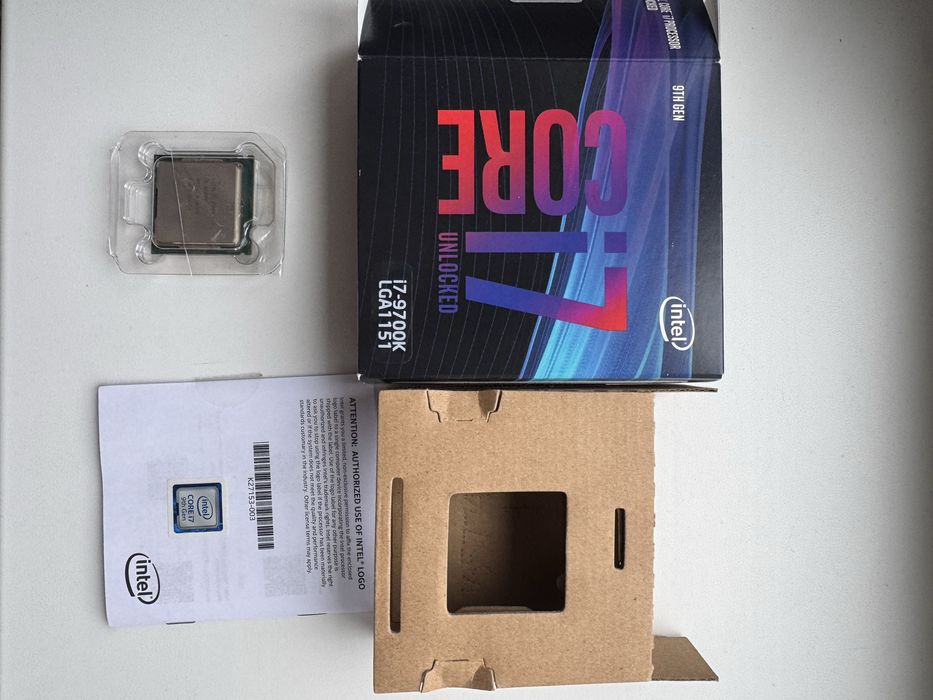 Комплект I7-9700K + Gigabyte Z390 + DDR4 16gb