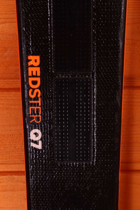 Narty Atomic Redster Q7 Revoshock 2026 176 cm + Atomic M12, TITANAL !!!