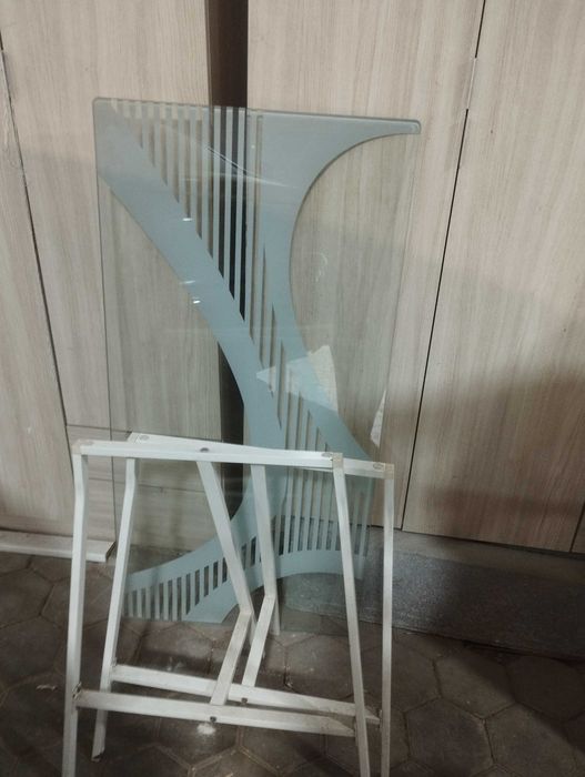 Mesa de vidro muito bonita ( baixa de preço só até sábado)