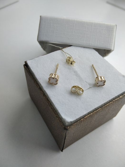 Złote kolczyki wkrętki z masą  perłową złoto 585  795