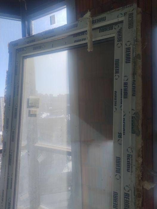 Окно металлопластиковое 750*1900 (новострой) Rehau