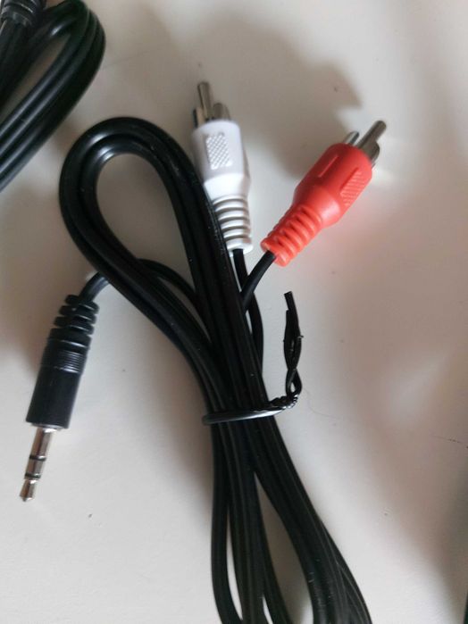 RCA and 3.5 mm audio cables64750999989763123