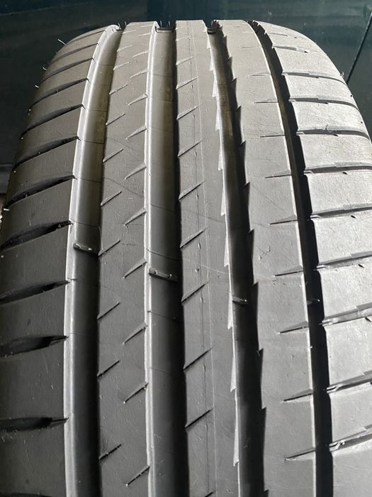 Pneus Semi-Novos 235/45/18 Michelin Pilot Sport 4