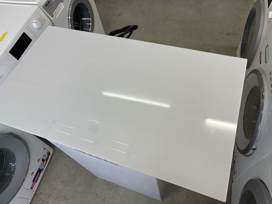 Біла індукційна панель SMEG SI2M 7953 DW