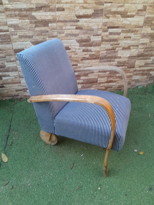 Cadeirão vintage com dus rodas