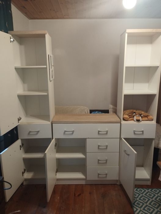 Zestaw mebli dziecięcych dąb Sonoma komoda szafka dwa Słupki stojace