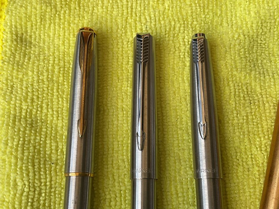 Varias lapiseiras e caneta da Parker