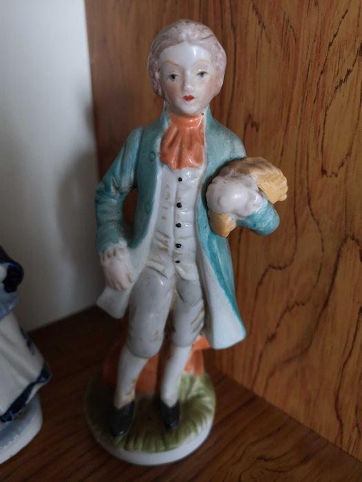 Bibelots em porcelana