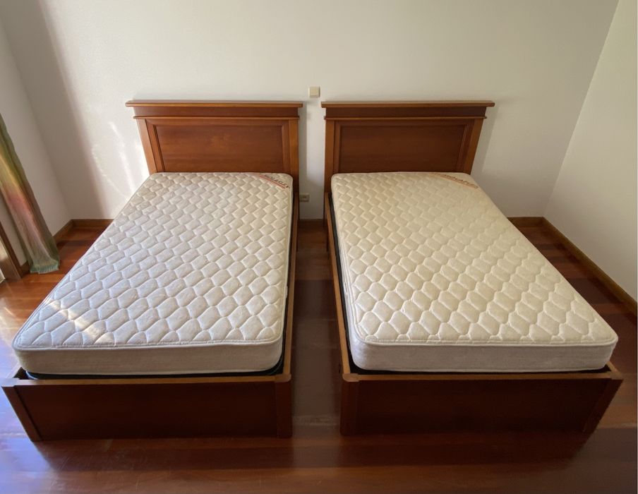 Quarto Completo de 2 camas em Madeira de Cerejeira