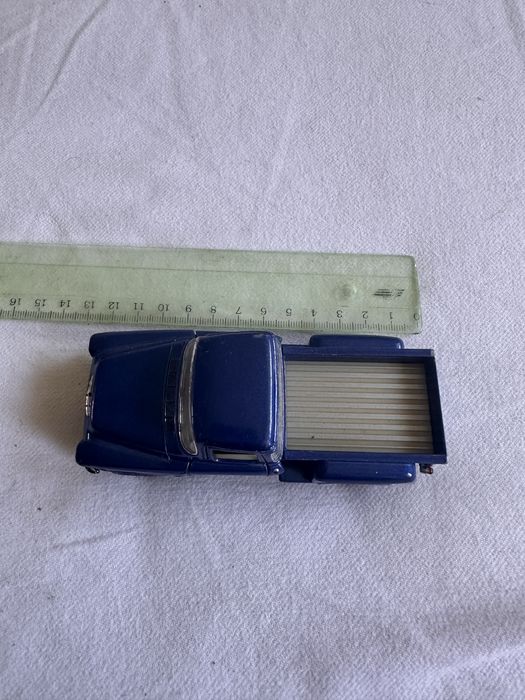 Моделька Шевроле 3000 синяя. 1:32 размер