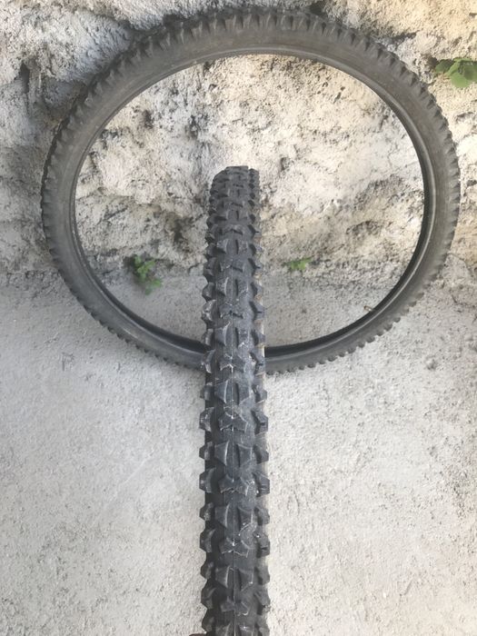 Aros mais pneus de bicicleta.