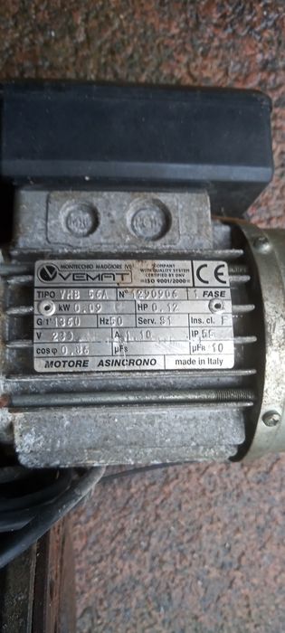 Silnik do podajnika i palenisko