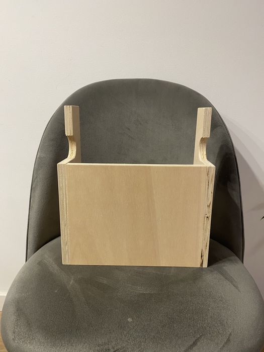 Suporte feito em madeira para pendurar bicicleta