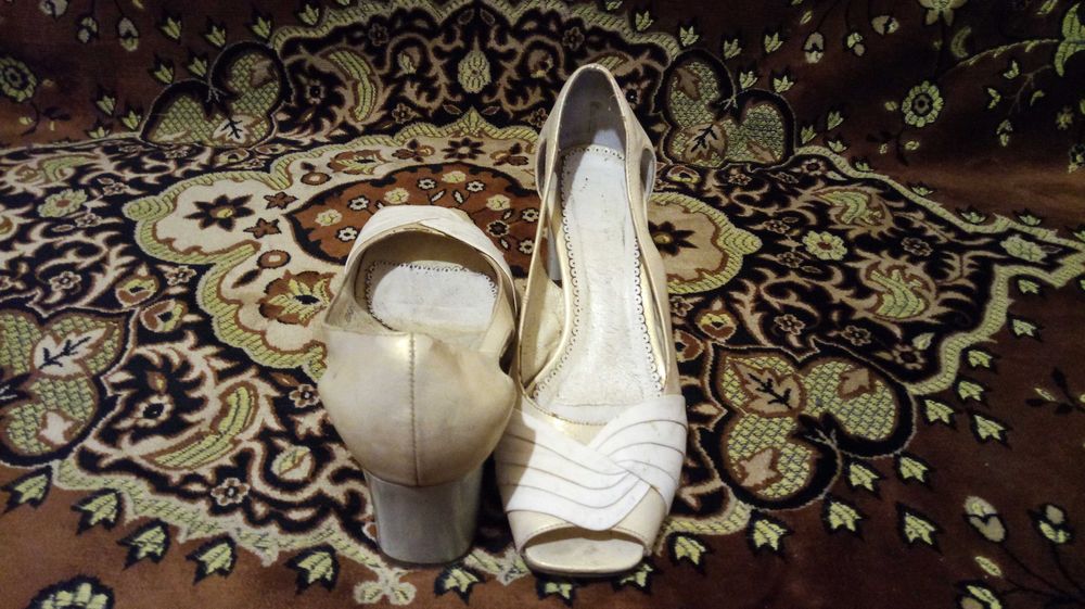 Бежевые кожаные женские туфли 37 размера в хорошем состоянии