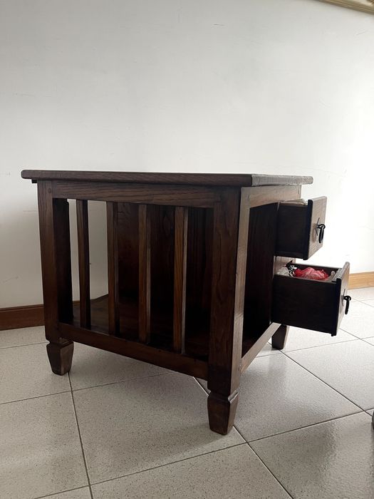 Mesa em madeira de alta qualidade