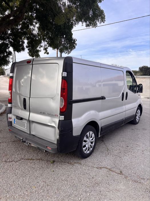 Opel vivaro 2.0 DCI ( Renault trafic )