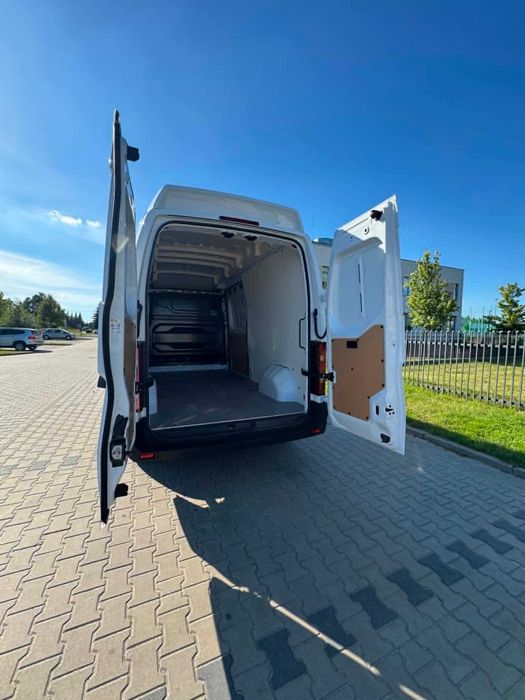 Wynajem busa do 3,5t Renault Master 2025 automat | Długi blaszak