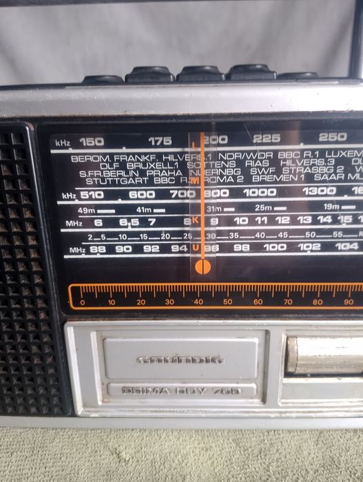 Rádio portátil antigo