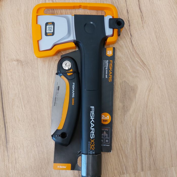 Набір  FISKARS X32 + складна пила