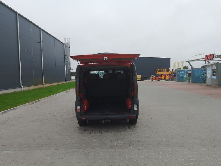 Renault Trafic 6 miejsc kamera cofania klima