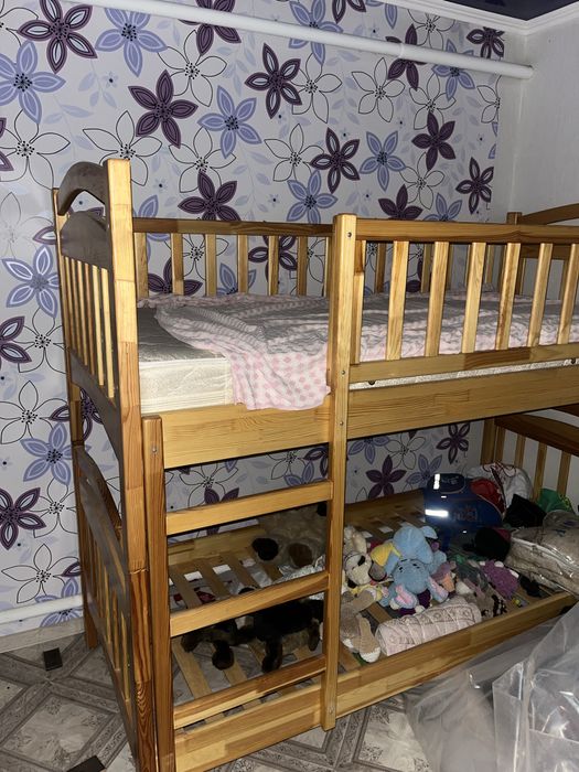 Продам двухярусную кровать, б/у