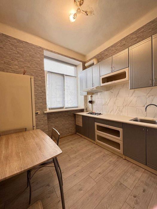 Оренда 2-х кімнатної кватири на Саксаганського 85 М.Українських Героїв