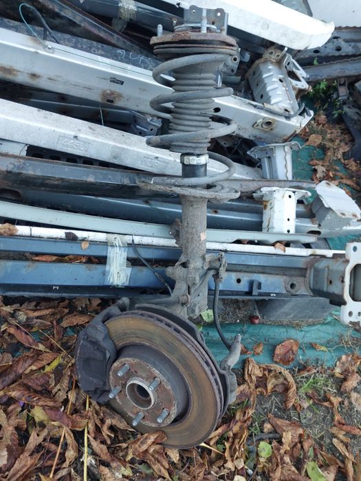 Toyota Verso 2,0 d4d zwrotnica lewa amortyzator mcperson gira