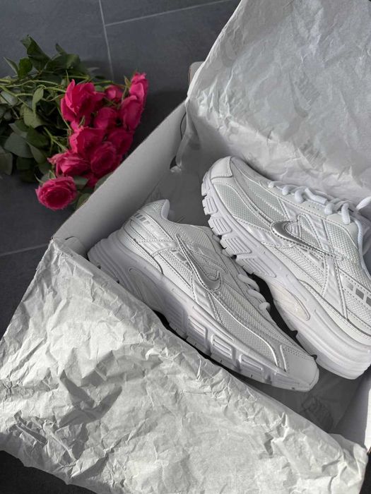 Жіночі кросівки Nike Initiator білі | женские кроссовки Nike Initiator