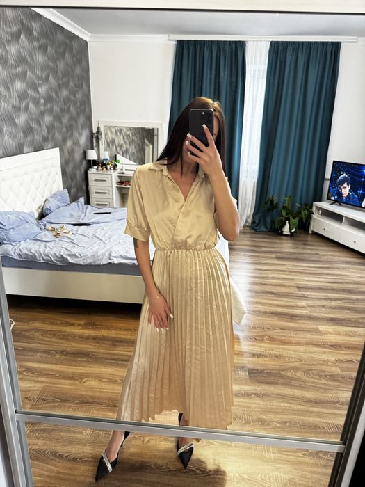 Святкова сукня міді