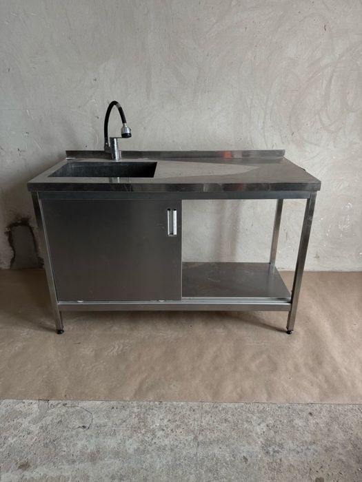 Продам столи з нержавіючої сталі б/в