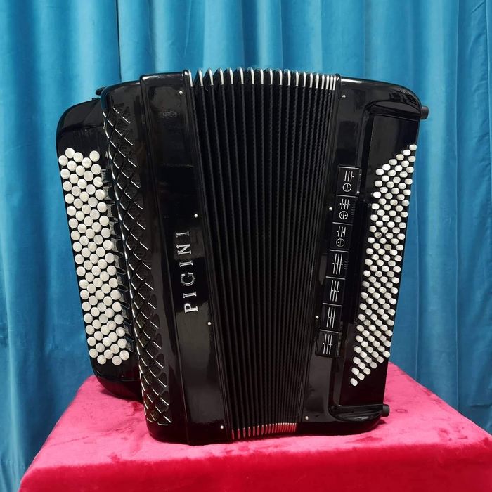 Acordeão pouco uso como novo