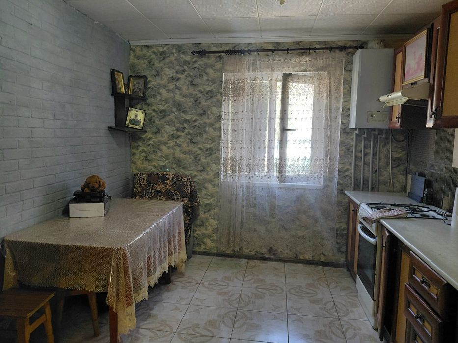 У продажу гарна велика 2-кімнатна квартира.